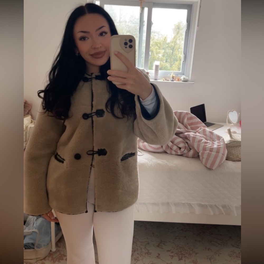 Mango fur toggle appliqué coat